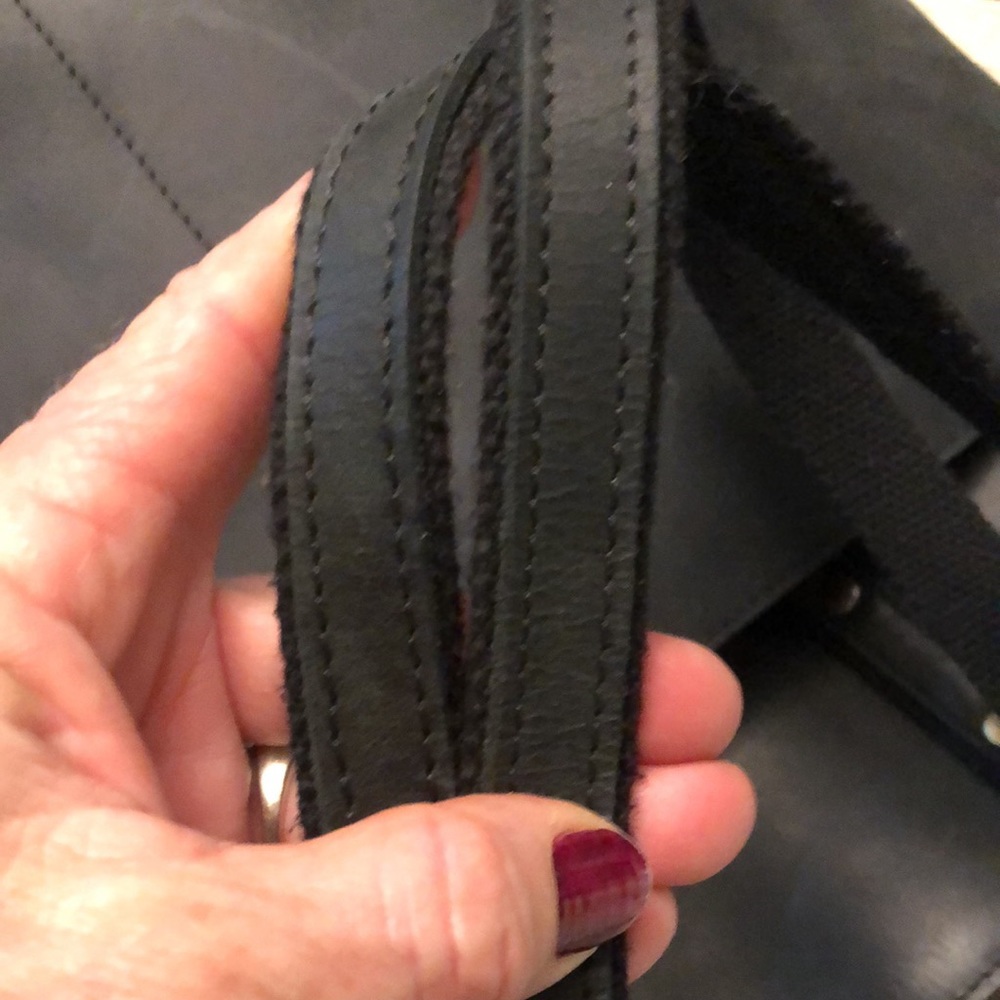 Chic Black Leather Shoulder Bag - Picture 10 of 16